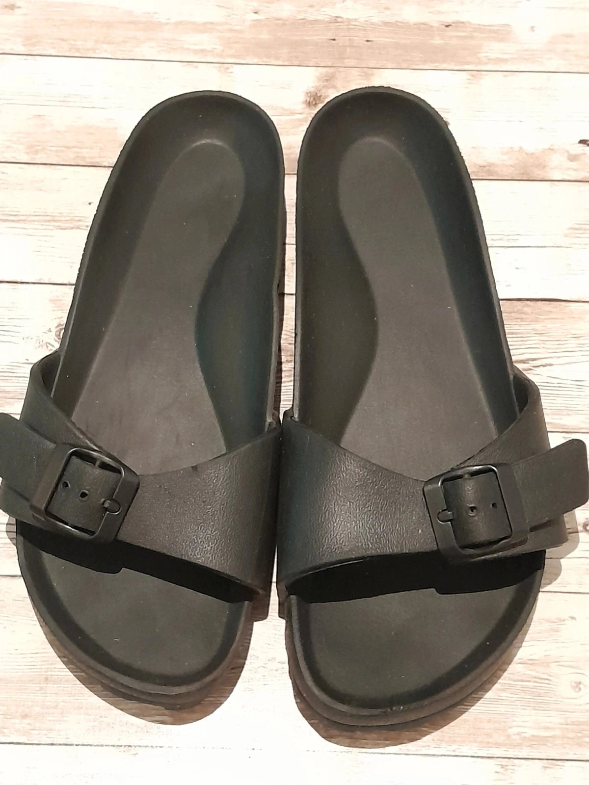 Claquettes, style Streetwear, couleur noire,  Pointure 40/41